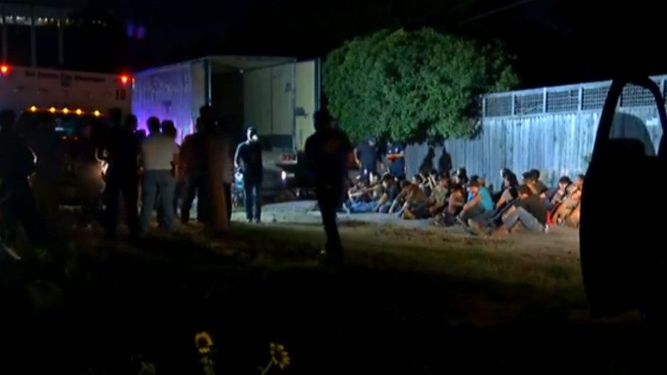 Localizan a presuntos inmigrantes en caja de tráiler en San Antonio