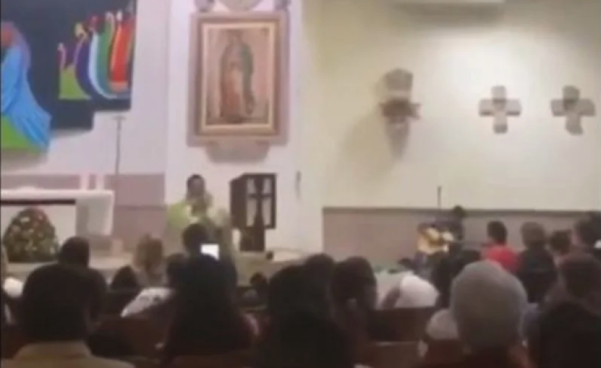 ¡Hasta en la misa cantan “Tusa”!