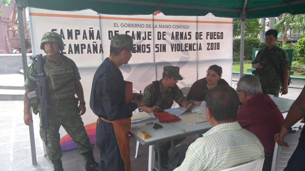 Intercambian hasta granadas de fragmentación por dinero en efectivo 