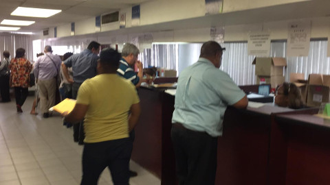 Confusión genera conflicto en acceso a Oficina Fiscal de Tampico