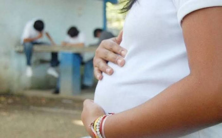 Persisten casos de embarazo en adolescentes advierten autoridades médicas