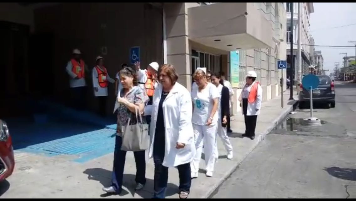 Realizan simulacro de incendio en clínica de Pemex