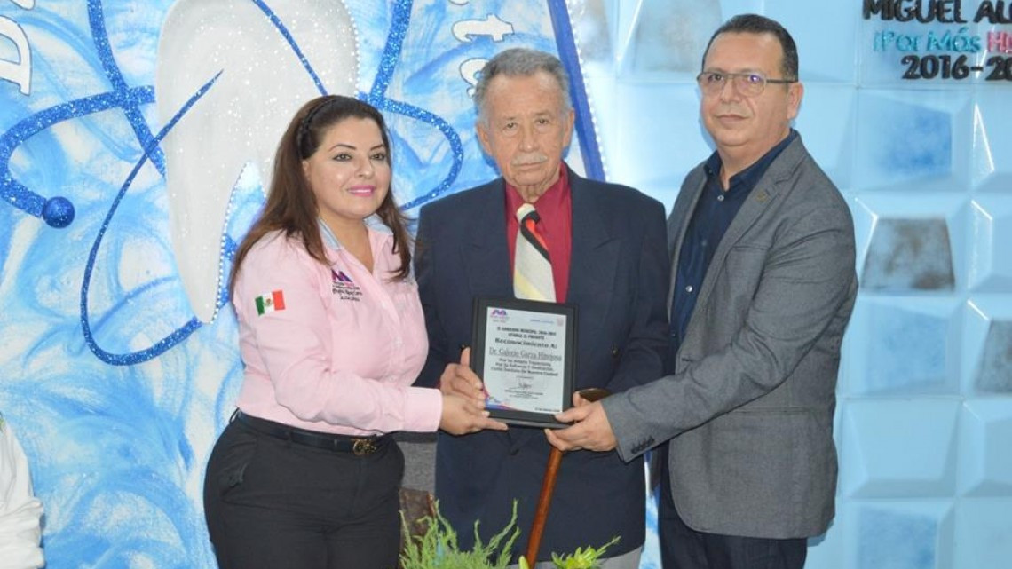 Reconoce alcaldesa trabajo de los odontólogos