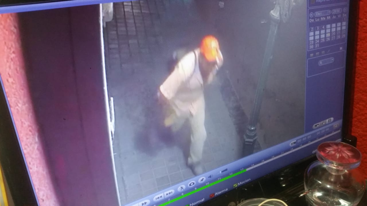 Detienen a sujeto por robar parquímetros; hay 137 equipos dañados