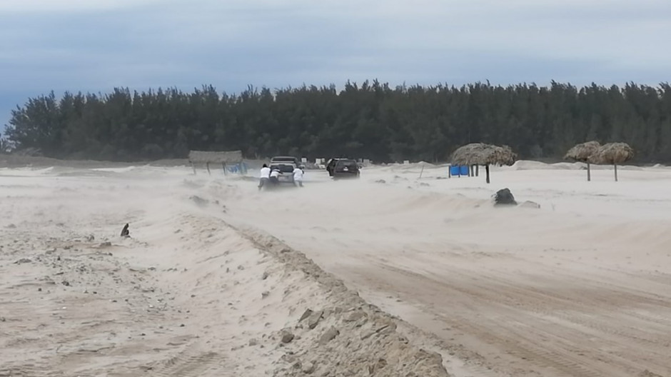 Garantizan seguridad a visitantes de playa Tesoro 