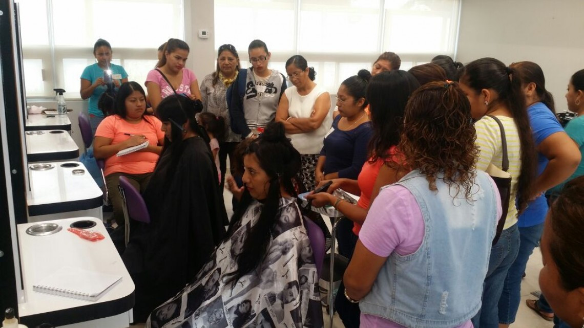 Concluyen jefas de familia cursos y talleres de capacitación