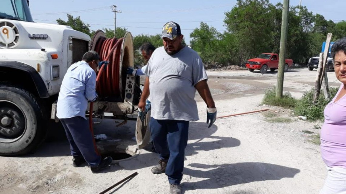 Comapa trabaja con equipo vactor