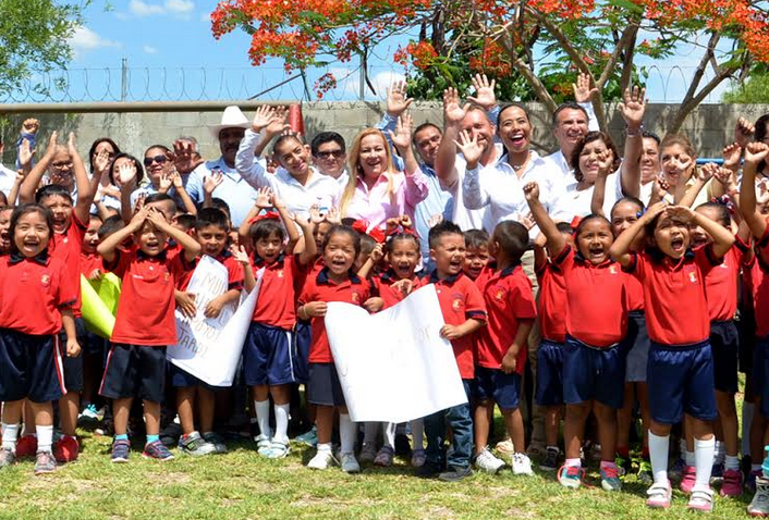 Inician construcción de sanitario y plaza cívica en escuelas de Altamira