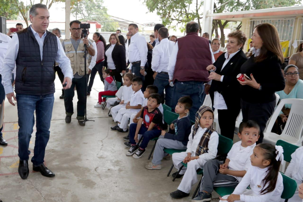 Entrega Oseguera más obras para Educación
