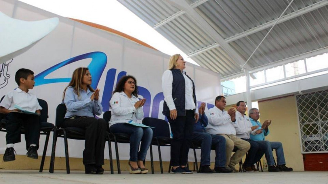 Entregan cubierta metálica en jardín de niños