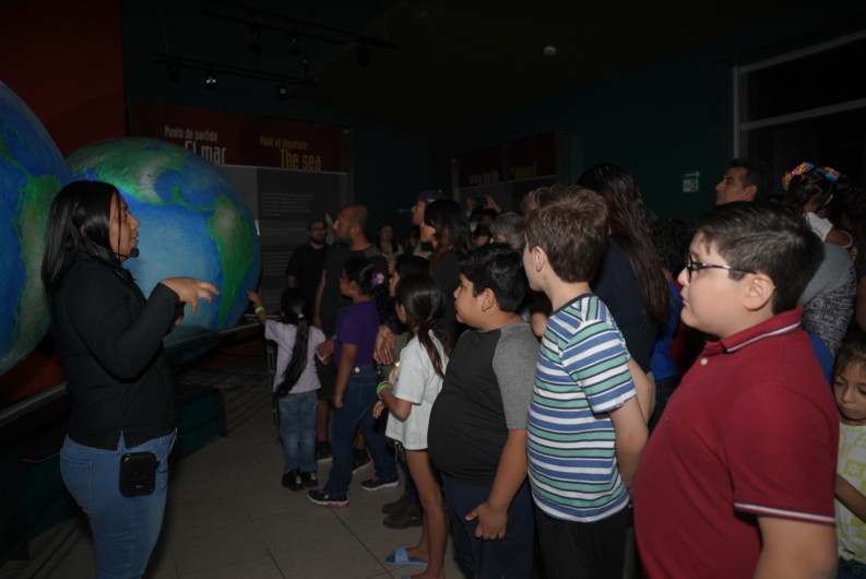 Disfrutan familias de 'Una Noche en el Museo'
