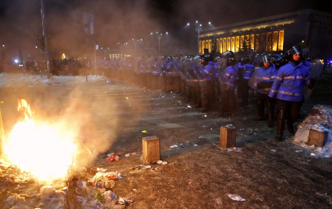 Vive Rumania protesta multitudinaria para defender la justicia anticorrupción