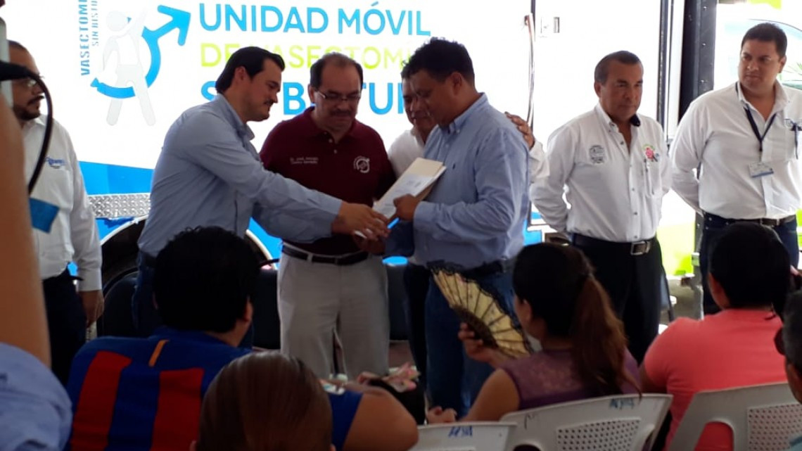 Médicos se certifican para ampliar el programa de vasectomía sin bisturí