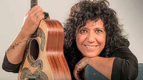 Rosana comparte su nuevo sencillo “No olvidarme de olvidar”