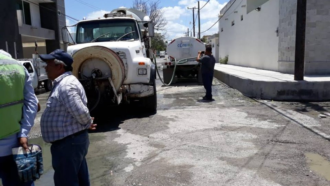 Comapa trabaja con equipo vactor
