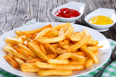 Adolescente pierde la vista por comer papas fritas