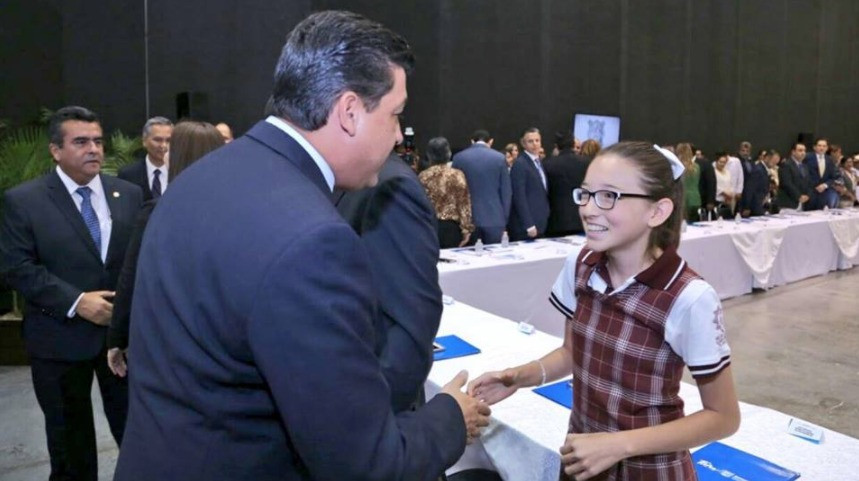 Gobernador refrenda su compromiso a niños y jóvenes de Tamaulipas