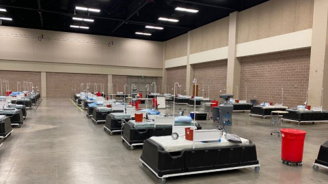Envían suministros médicos contra COVID-19 al centro de convenciones de McAllen
