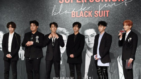 Super Junior presenta "Black Suit"