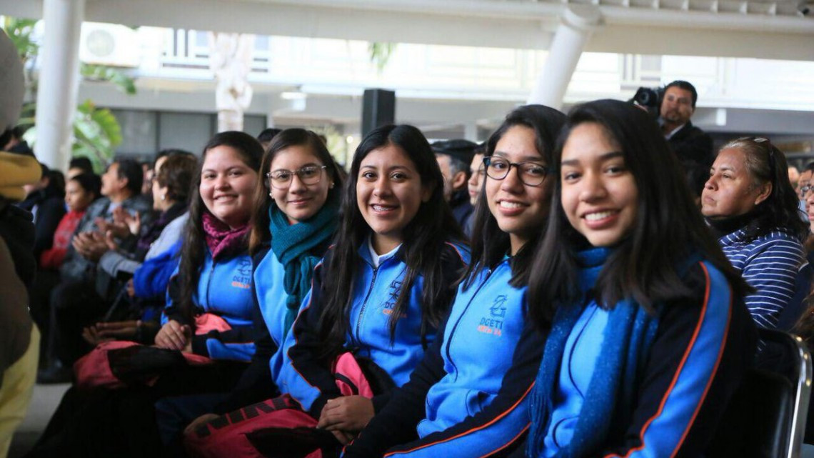 Realizan primer entrega de becas “Propósito”y “Virtud” 