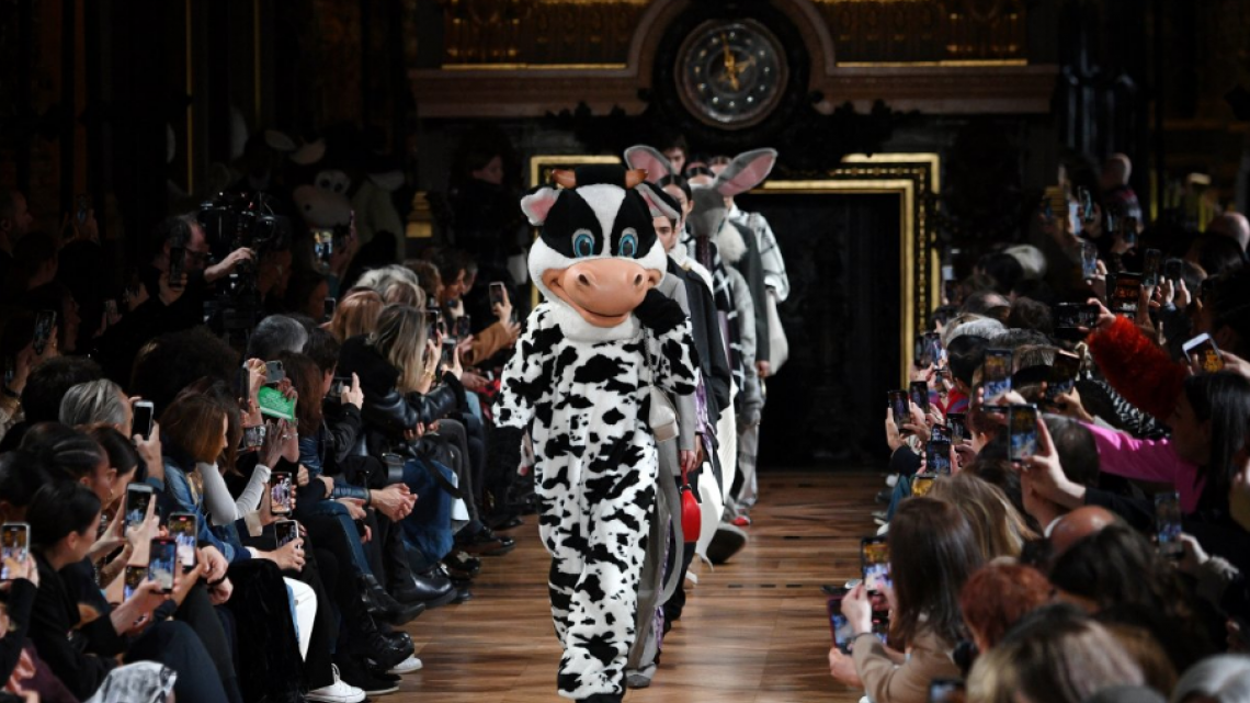 De esta forma, Stella McCartney presentó su moda animalista