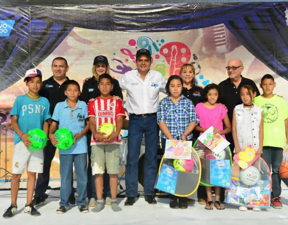 Familias disfrutan de espectáculo de Caravana Cultural