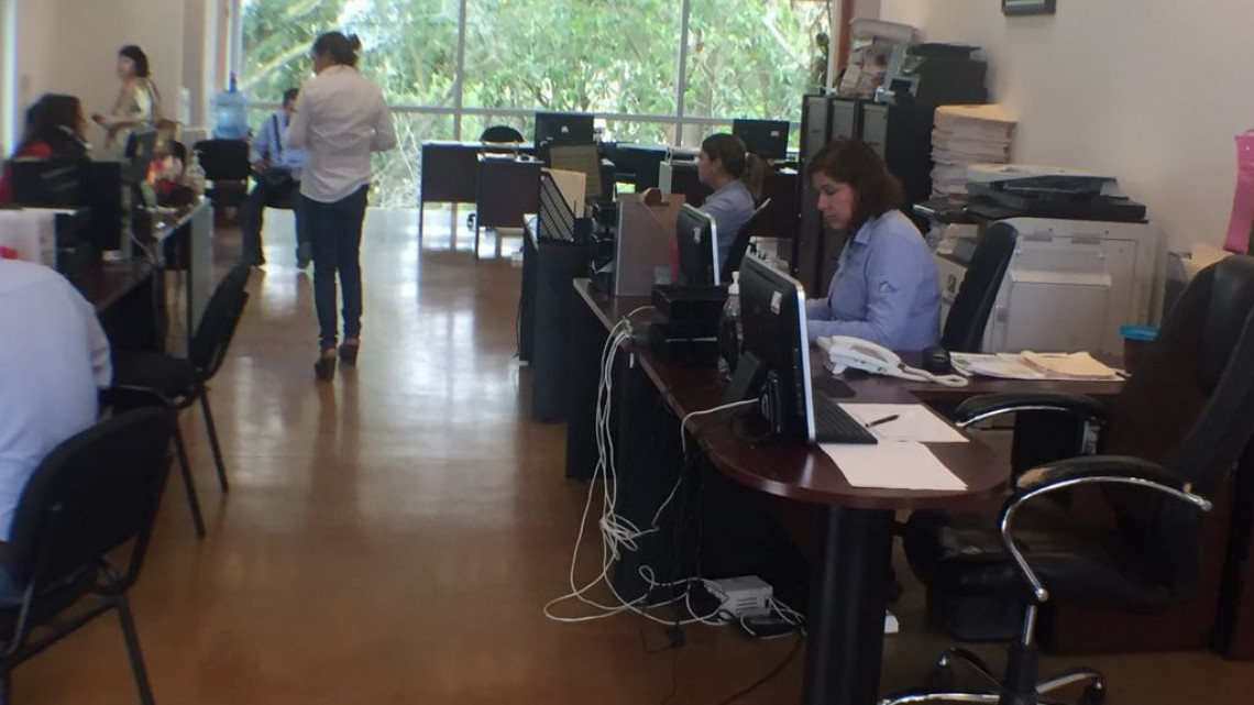 Trabajadores sindicalizados logran un ligero aumento salarial