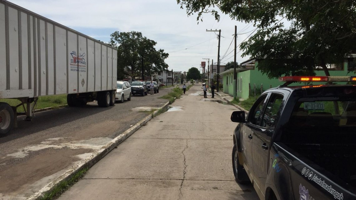 Continúa conflicto en la Estadio por la construcción de barda en una calle 