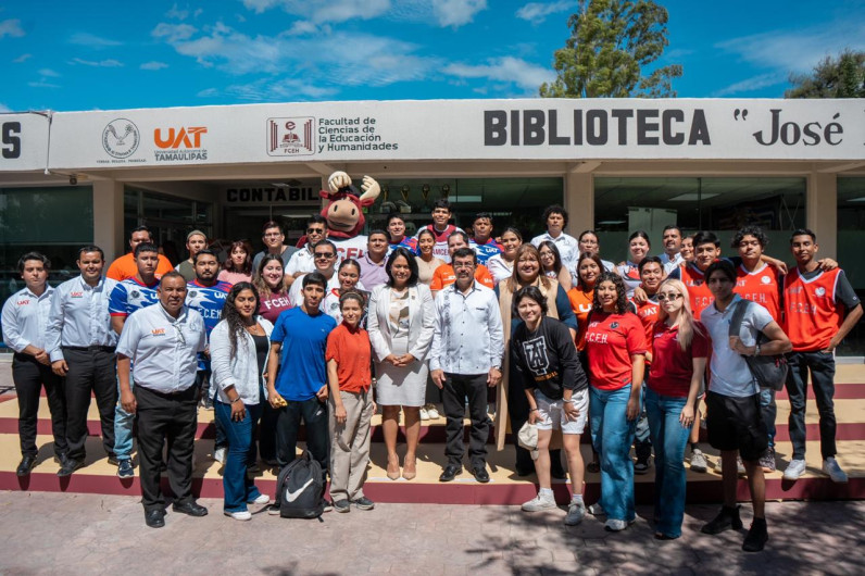 Entrega rector equipamiento en la Facultad de Ciencias de la Educación y Humanidades