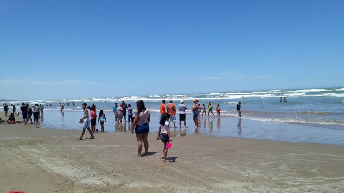 Saldo blanco en playa Tesoro durante primera semana vacacional