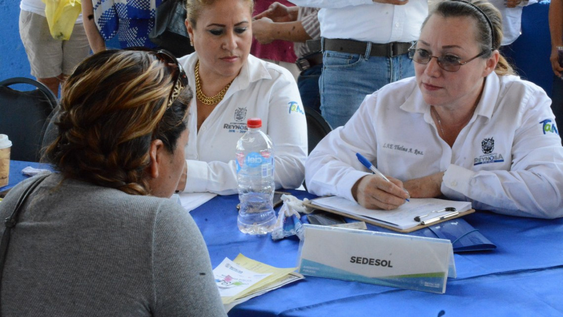 Escucha alcaldesa a habitantes de la Benito Juárez