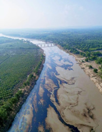 Pemex intensifica labores de remediación ambiental en el río Pantepec, Veracruz