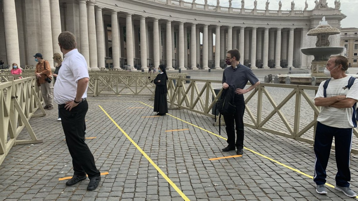Reabre la basílica de San Pedro del Vaticano tras dos meses de cierre