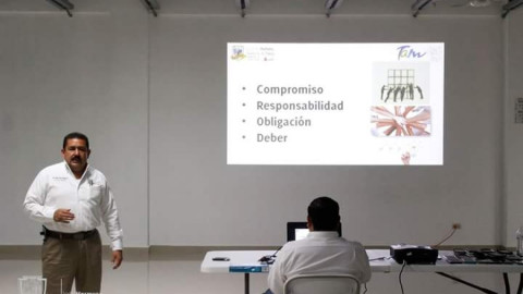 Imparten cursos de capacitación y actualización a funcionarios públicos