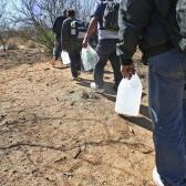 Al menos 25 migrantes han muerto, tras restricciones en la frontera México-EU
