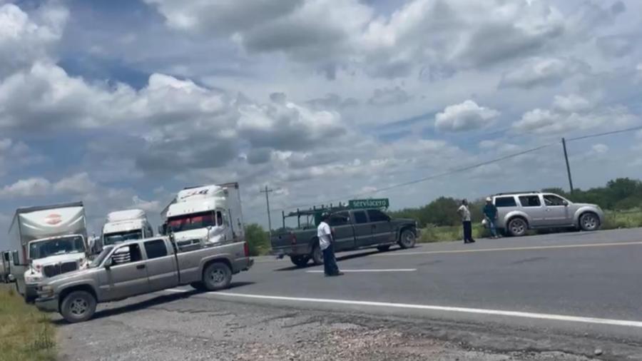 Campesinos vuelven a bloquear carretera Reynosa-Monterrey 