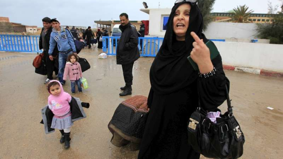 Prohíben en Libia a mujeres salir del país sin un hombre que las acompañe