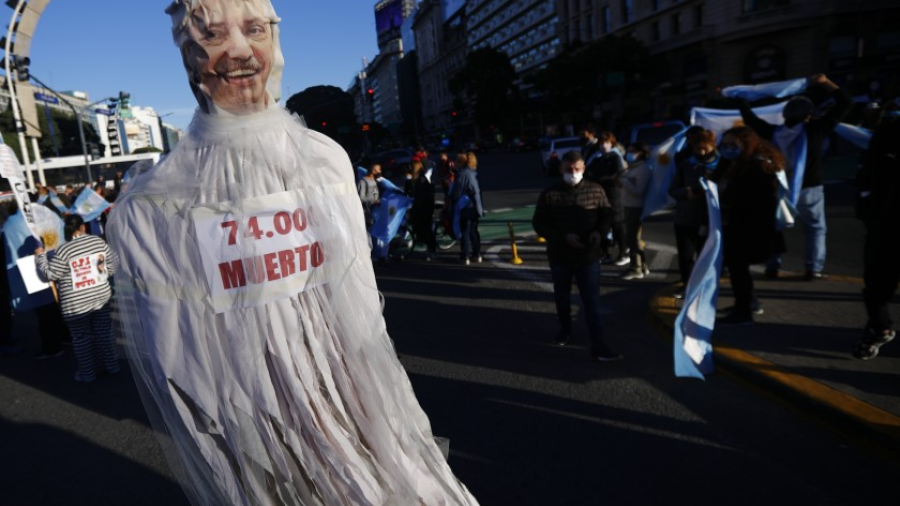 Protestan por segundo confinamiento en Argentina