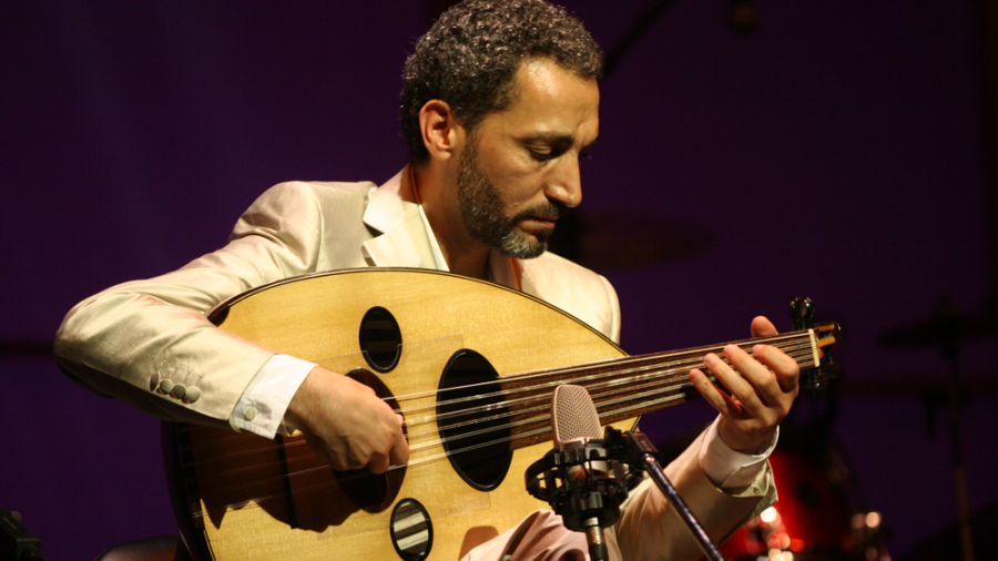  Nombra la Unesco al músico iraquí Naseer Shamma artista por la paz