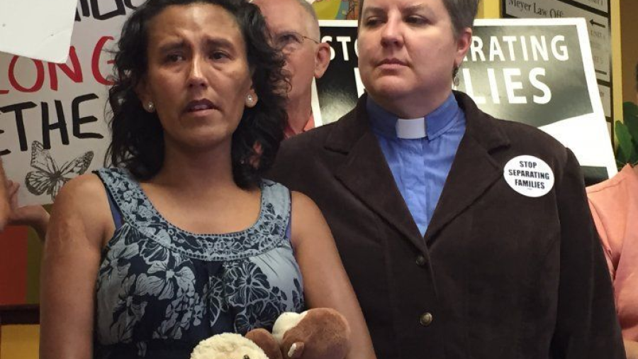Activista mexicana pide protección en iglesia santuario de EU