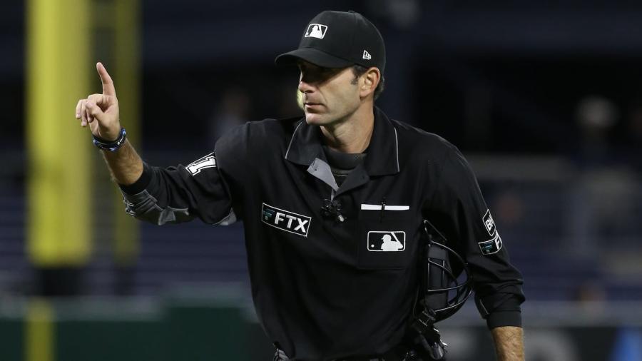 MLB disciplina a umpire Pat Hoberg por apuestas deportivas
