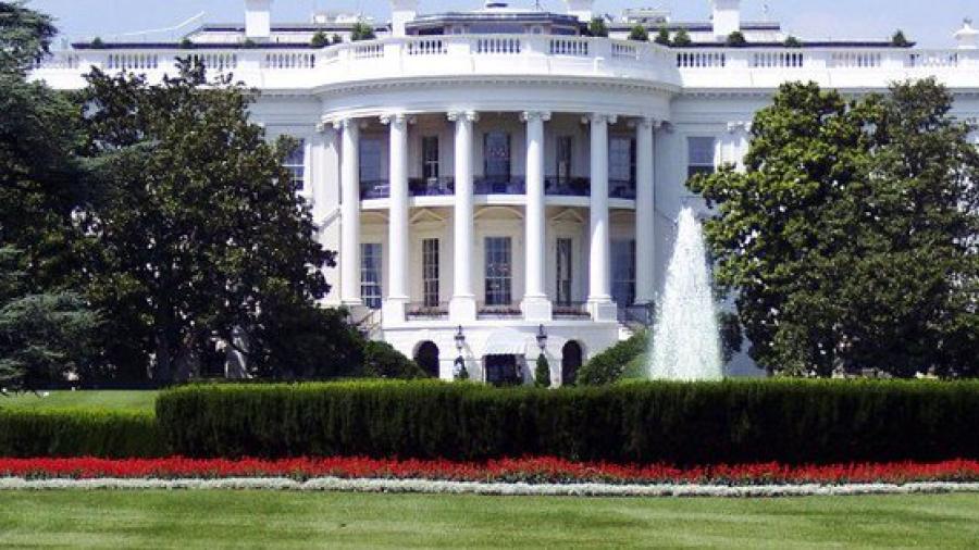 Hombre se dispara a sí mismo frente a la Casa Blanca