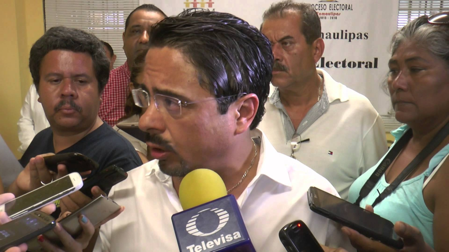 Andrés Zorrilla solicita licencia para buscar reelección