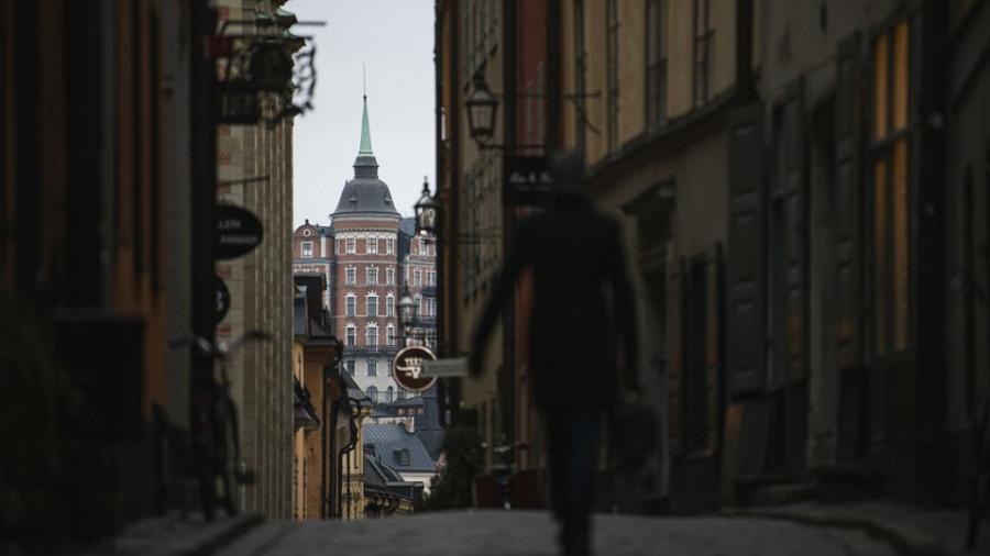 Suecia recomienda usar cubrebocas ante alza de contagios de Covid-19