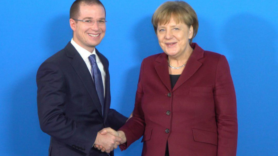 Recibe Angela Merkel a Ricardo Anaya